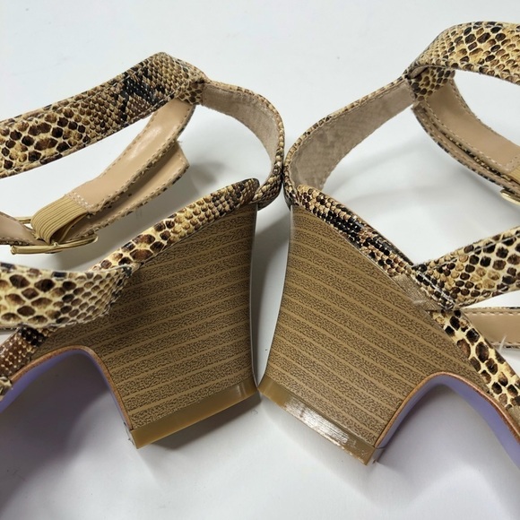 NEW Hot in Hollywood Tan Taupe Snake Skin Gladiator Strappy Ankle Sandals Shoes - Picture 9 of 14